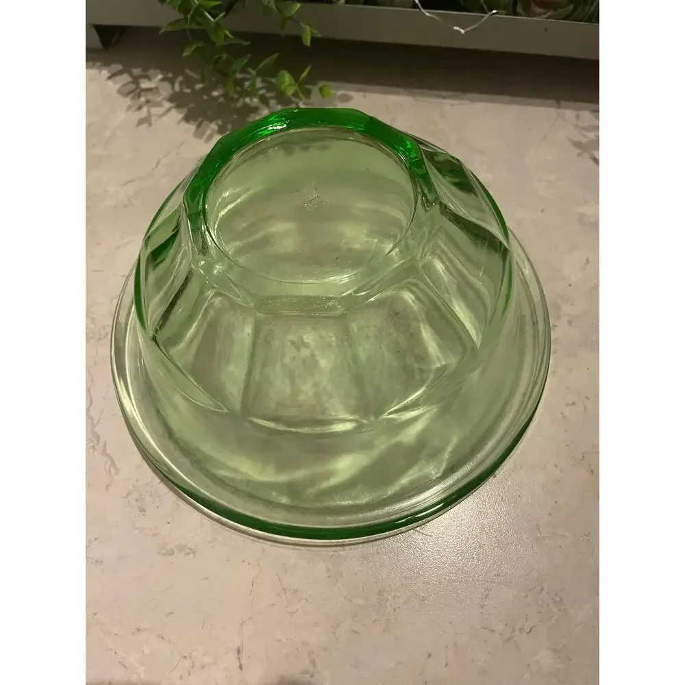 Vintage Hazel Atlas Medium Bowl Green Uranium MCM Rest Well pattern C1930 7.5x3